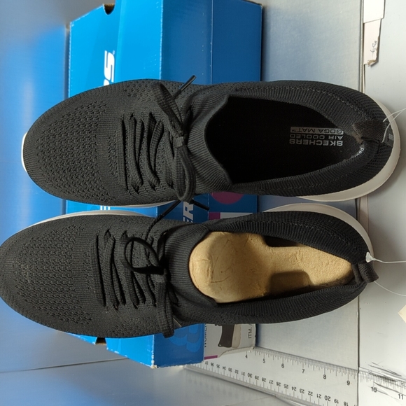 BNIB Skechers woman’s size 11 Black - Picture 3 of 7